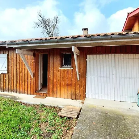 Dom wakacyjny Comfortable House With Nice Garden In Audenge